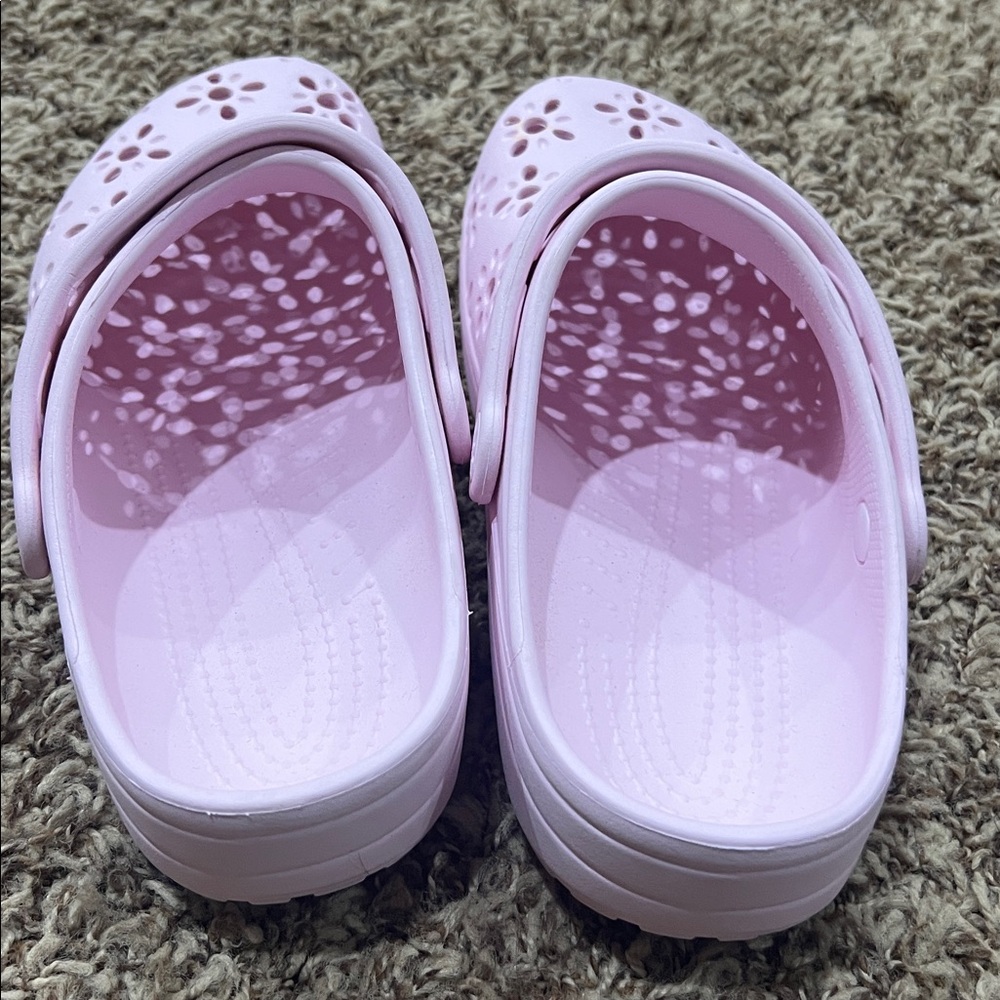 Crocs classic floral cutout clog sz 8 womens 6 men's - Picture 4 of 5